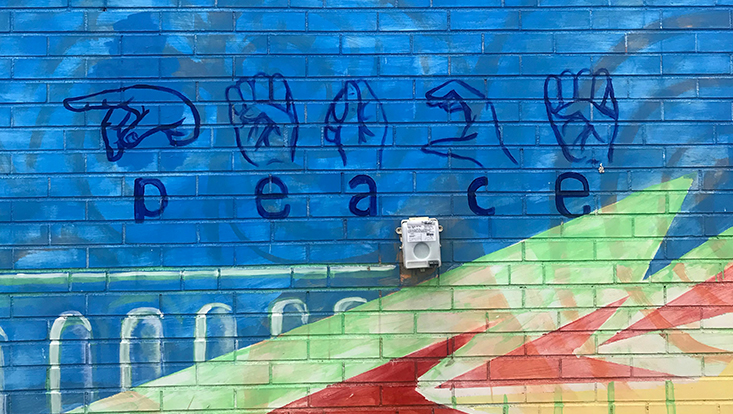 Graffiti mit dem Wort "Peace"